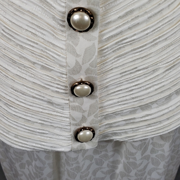 *3 For $25* in cinq 2pc Creamy white Jacket/Top and Skirt - Picture 3 of 12